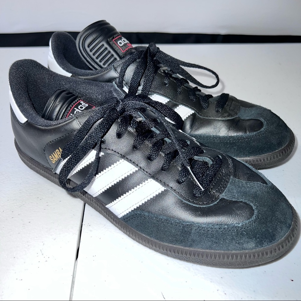 Adidas sambas 8.5/9 women (7.5 men)
